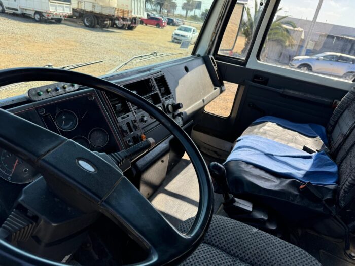 1998  Camión Ford Cargo 1722 con carroceria plana - Imagen 16