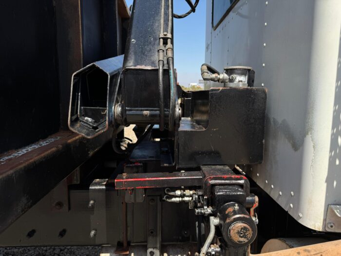 2005 Camión Kenworth T300 Con Pluma Pequeña Hiab y carrocería barandas. Automático - Imagen 4