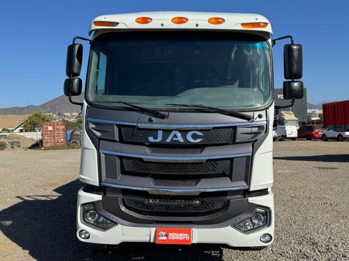 2020 Camión JAC Runner HFC 1135 Carrocería plana con estanque 10.000 lts - Imagen 14