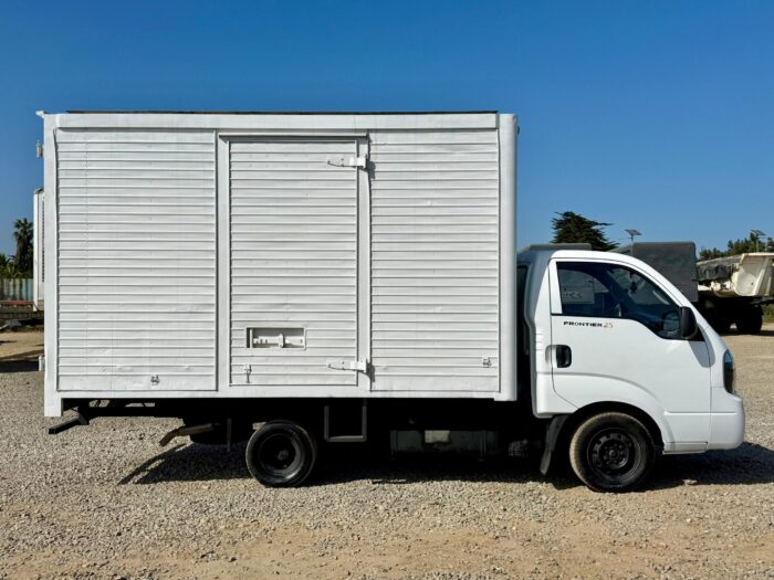 2019 Camioneta Kia Frontier 2.5 con carroceria furgón carga general - Imagen 4