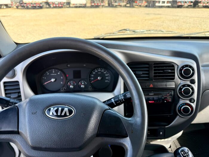 2019 Camioneta Kia Frontier 2.5 con carroceria furgón carga general - Imagen 10