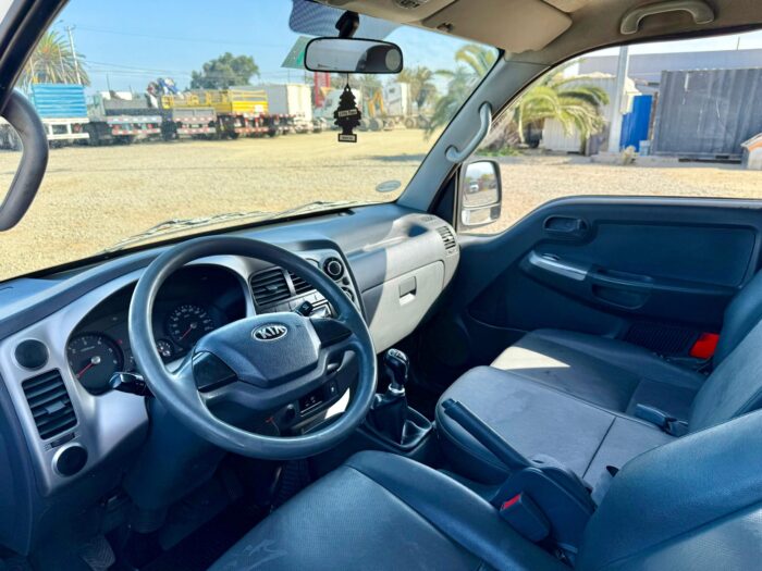 2019 Camioneta Kia Frontier 2.5 con carroceria furgón carga general - Imagen 11