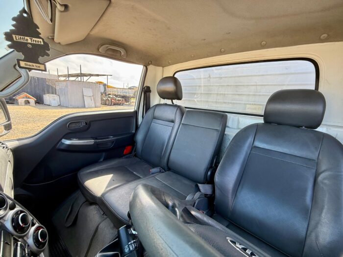 2019 Camioneta Kia Frontier 2.5 con carroceria furgón carga general - Imagen 13