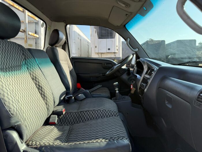 2012 Camioneta Kia Frontier 2.5 con Carroceria furgón carga general - Imagen 2