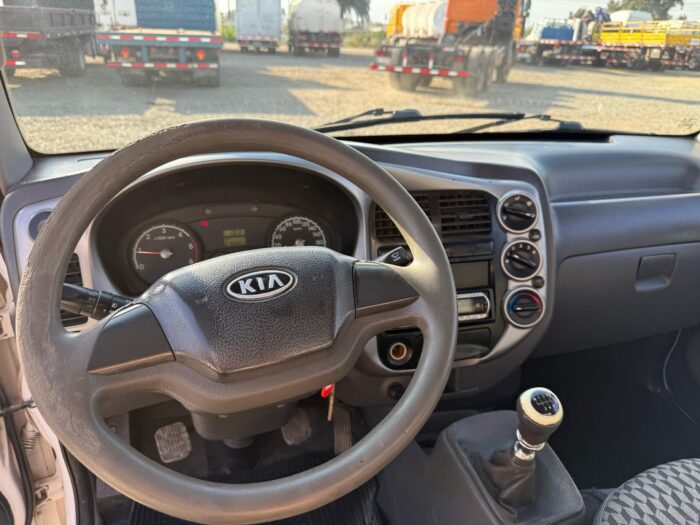 2012 Camioneta Kia Frontier 2.5 con Carroceria furgón carga general - Imagen 3