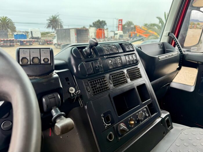 2011 Camión IVECO Trakker AD 410T42H 8x4 Tolva 20m3 - Imagen 14