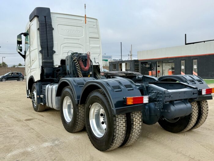 2016 Tractocamion Volvo FH500 – 6x4 con paquete de resorte – Kit hidráulico – Certificado Volvo - Imagen 12