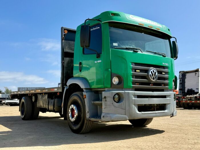 2011 Camión Volkswagen 15180E Carroceria plana 4x2 – 9.000 kgs - Imagen 2