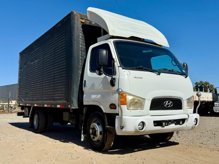 2008 Camión Hyundai HD 78 STD con carrocería furgón con capacidad para 8.000 kgs - Imagen 4