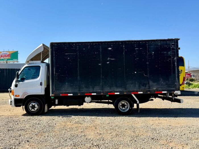 2008 Camión Hyundai HD 78 STD con carrocería furgón con capacidad para 8.000 kgs - Imagen 9