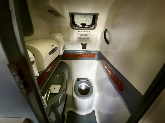 2014 Bus Volvo B420R - 2 Pisos, capacidad para 56 pasajeros con baño. - Imagen 15