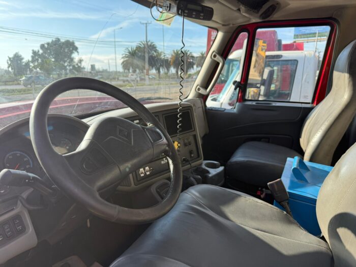 2017 Camión Pluma International 7600 con Pluma Hiab XS 477 EP-5 Hiduo para 8.300 Kgs con carrocería barandas. - Imagen 4