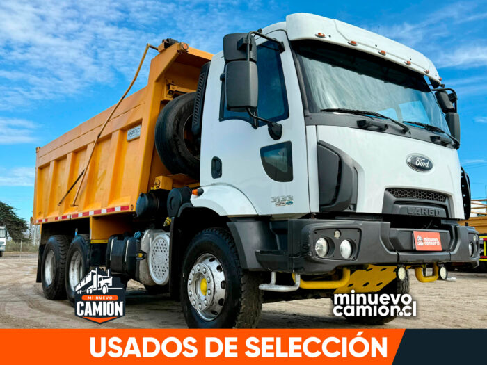 2020 Camión Ford Cargo 3133 Tolva 15m3 con encarpe - Excelente Estado