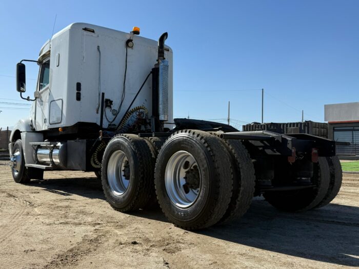 2014 Tractocamión Freightliner Columbia CL120 - Impecable – Único Dueño - 470.000 km con Kit Hidraulico – Crédito 50% de Pie saldo 24 Cuotas - Imagen 2