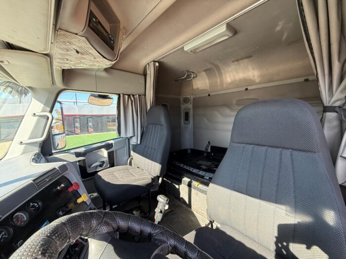 2014 Tractocamión Freightliner Columbia CL120 - Impecable – Único Dueño - 470.000 km con Kit Hidraulico – Crédito 50% de Pie saldo 24 Cuotas - Imagen 7
