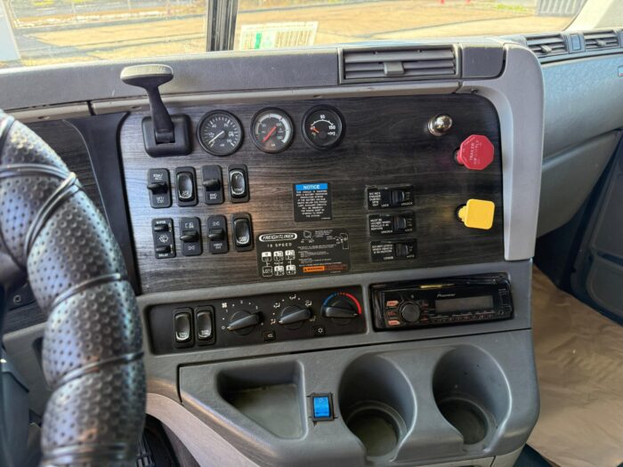 2014 Tractocamión Freightliner Columbia CL120 - Impecable – Único Dueño - 470.000 km con Kit Hidraulico – Crédito 50% de Pie saldo 24 Cuotas - Imagen 13