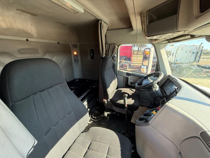 2014 Tractocamión Freightliner Columbia CL120 - Impecable – Único Dueño - 470.000 km con Kit Hidraulico – Crédito 50% de Pie saldo 24 Cuotas - Imagen 16