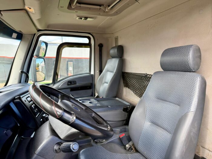 2020 Camión Ford Cargo 3133 Tolva 15m3 con encarpe - Excelente Estado - Imagen 8