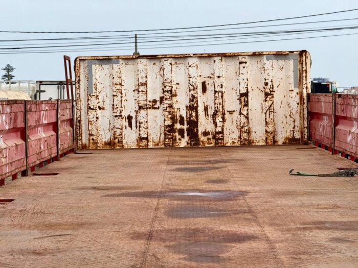 2021 Semiremolque Goren Rampla Plana con Barandas y Piñas – 13.50 m – 3 Ejes - Imagen 14