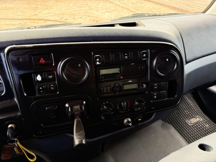 2020 Camión Ford Cargo 3133 Tolva 15m3 con encarpe - Excelente Estado - Imagen 11