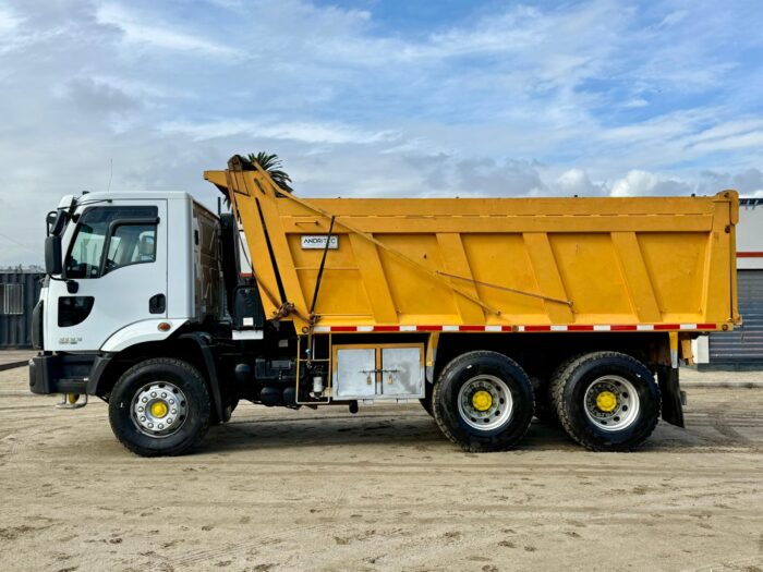 2020 Camión Ford Cargo 3133 Tolva 15m3 con encarpe - Excelente Estado - Imagen 7