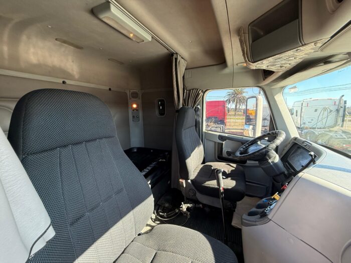 2014 Tractocamión Freightliner Columbia CL120 - Impecable – Único Dueño - 470.000 km con Kit Hidraulico – Crédito 50% de Pie saldo 24 Cuotas - Imagen 6