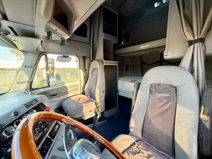 2011 Tractocamión Freightliner Columbia CL120 – Cabina Alta – Neumaticos Nuevos - Imagen 10