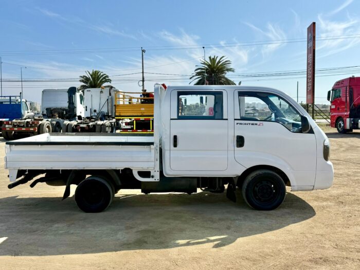 2012 Camioneta Kia Frontier 2.5 Doble cabina con pickup - Imagen 4