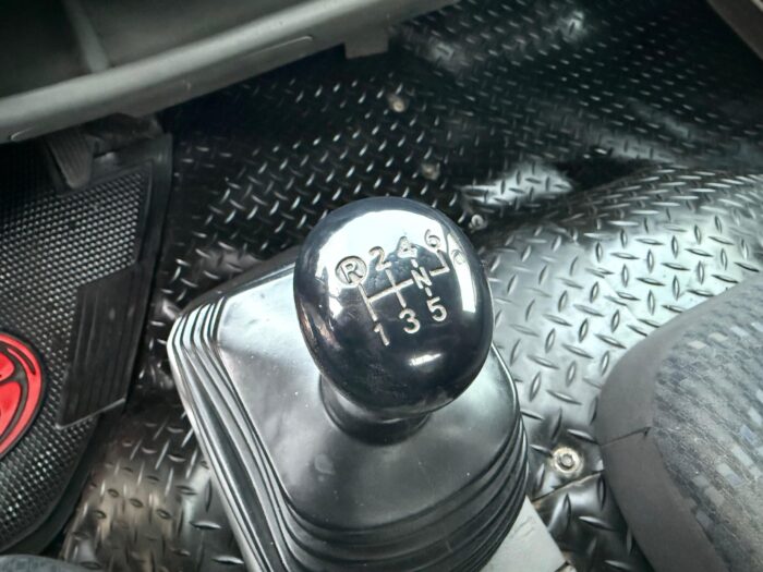 2019 Camión Hino XZU 7.5 con carrocería barandas 5.000 kgs - Imagen 13