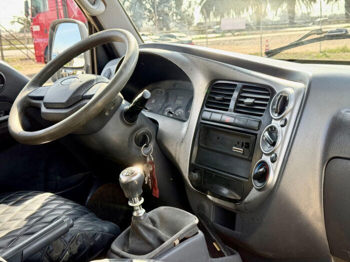 2012 Camioneta Kia Frontier 2.5 Doble cabina con pickup - Imagen 17