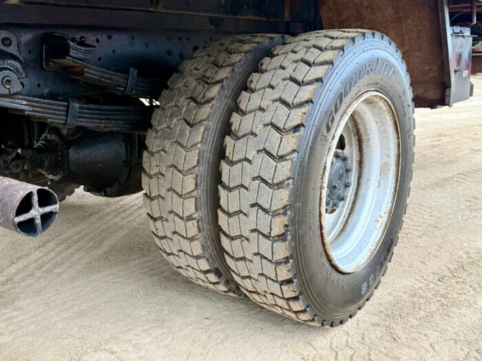 2019 Camión Hino XZU 7.5 con carrocería barandas 5.000 kgs - Imagen 17