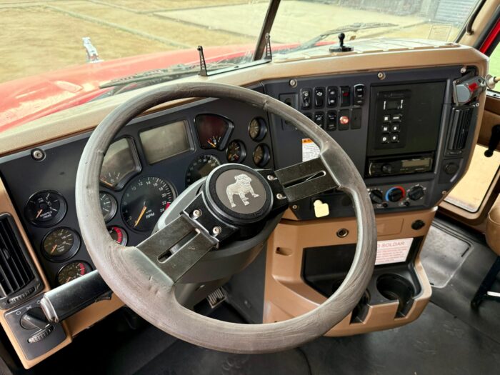 2013 Camión Mack GU813 Granite Tolva Machile 20m3 - 8x4 - Imagen 3