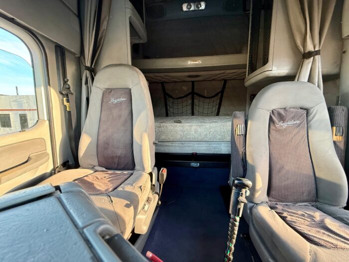2011 Tractocamión Freightliner Columbia CL120 – Cabina Alta – Neumaticos Nuevos - Imagen 15
