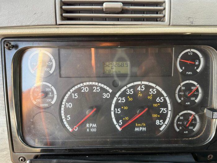 2011 Tractocamión Freightliner Columbia CL120 – Cabina Alta – Neumaticos Nuevos - Imagen 12