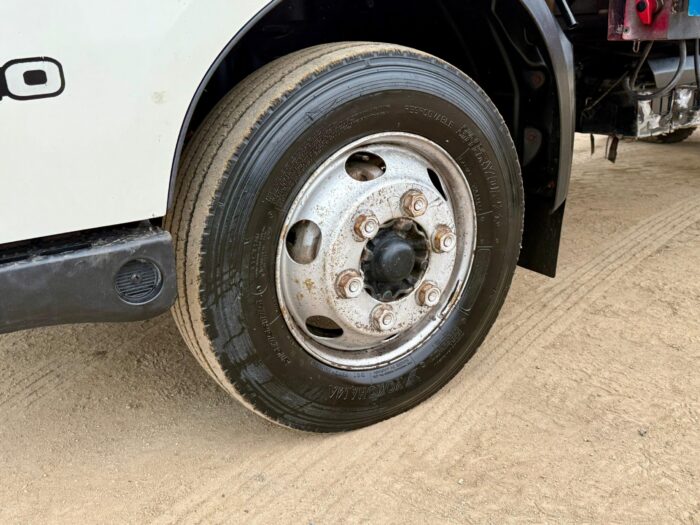 2019 Camión Hino XZU 7.5 con carrocería barandas 5.000 kgs - Imagen 16