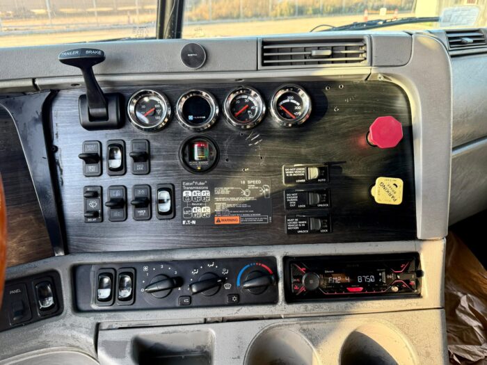 2011 Tractocamión Freightliner Columbia CL120 – Cabina Alta – Neumaticos Nuevos - Imagen 11