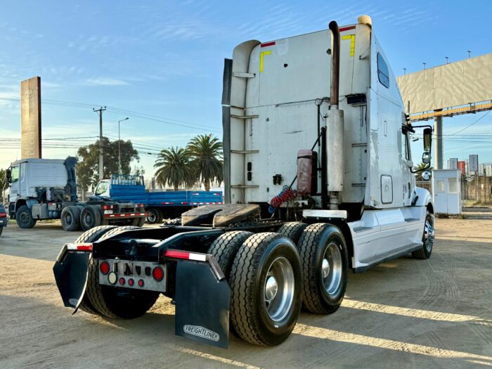 2011 Tractocamión Freightliner Columbia CL120 – Cabina Alta – Neumaticos Nuevos - Imagen 4