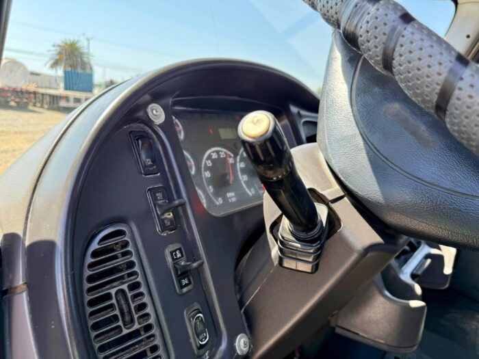 2014 Camión Freightliner M2 106 Texas Edition Carrocería Plana 10.000 kgs - Imagen 2
