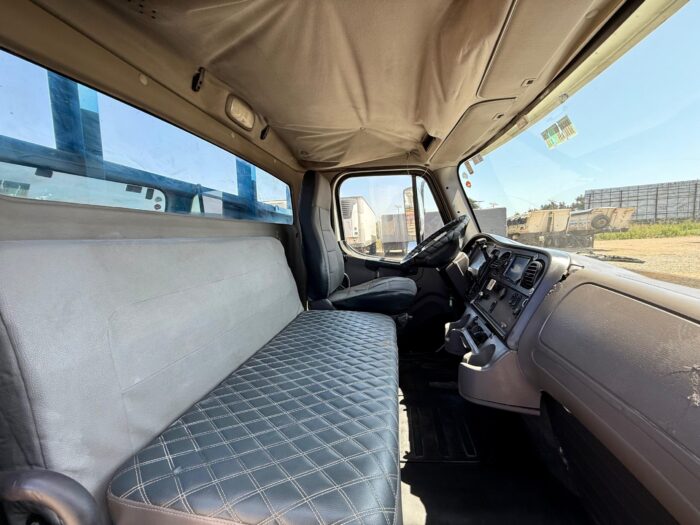 2014 Camión Freightliner M2 106 Texas Edition Carrocería Plana 10.000 kgs - Imagen 3