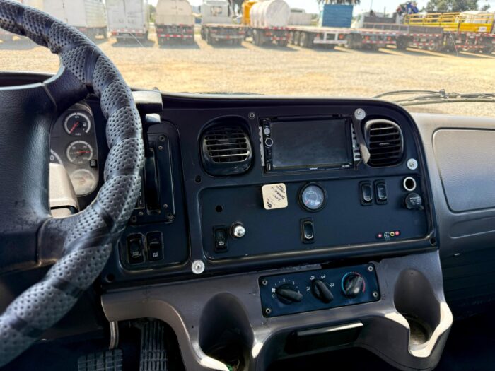 2014 Camión Freightliner M2 106 Texas Edition Carrocería Plana 10.000 kgs - Imagen 4