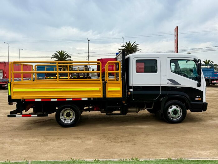 2022 Camión Hyundai Mighty EX6 DLX Doble Cabina – Carroceria Plana con Barandas - Imagen 2