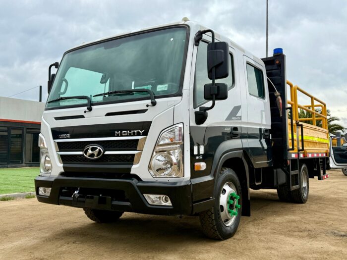 2022 Camión Hyundai Mighty EX6 DLX Doble Cabina – Carroceria Plana con Barandas - Imagen 3