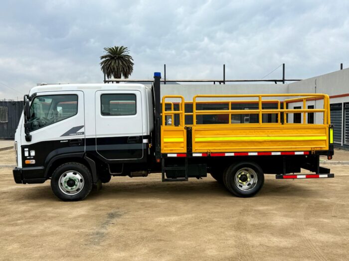 2022 Camión Hyundai Mighty EX6 DLX Doble Cabina – Carroceria Plana con Barandas - Imagen 4