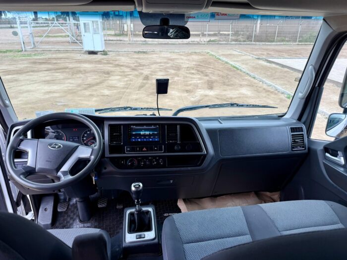 2022 Camión Hyundai Mighty EX6 DLX Doble Cabina – Carroceria Plana con Barandas - Imagen 7