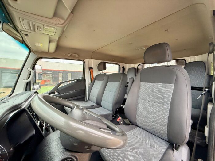 2022 Camión Hyundai Mighty EX6 DLX Doble Cabina – Carroceria Plana con Barandas - Imagen 10