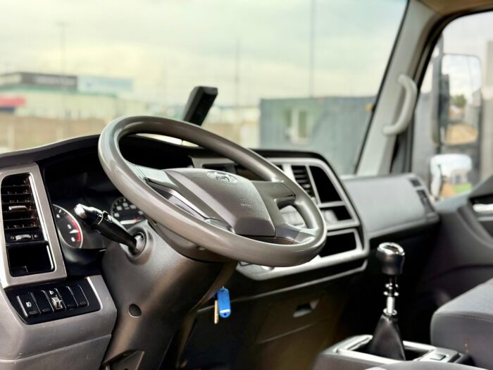 2022 Camión Hyundai Mighty EX6 DLX Doble Cabina – Carroceria Plana con Barandas - Imagen 11