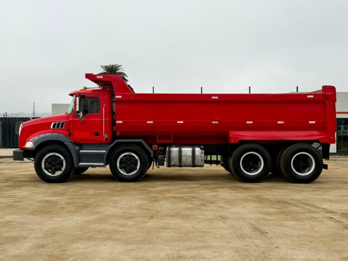 2013 Camión Mack GU813 Granite Tolva Machile 20m3 - 8x4 - Imagen 12