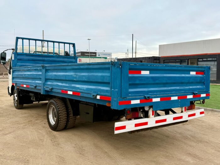 2019 Camión Hino XZU 7.5 con carrocería barandas 5.000 kgs - Imagen 10