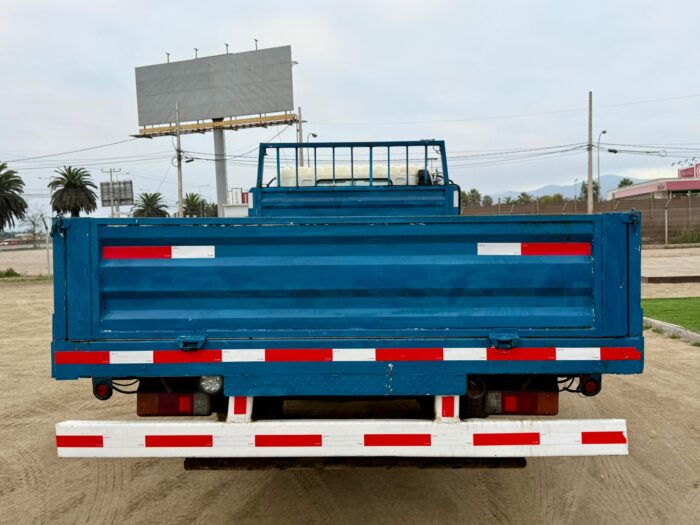 2019 Camión Hino XZU 7.5 con carrocería barandas 5.000 kgs - Imagen 3