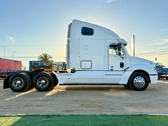 2011 Tractocamión Freightliner Columbia CL120 – Cabina Alta – Neumaticos Nuevos - Imagen 3